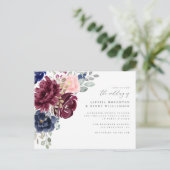 ブルゴーニュ、ネイビー&赤面ウォーターカラー結婚フローラ インビテーションポストカード (スタンド正面)