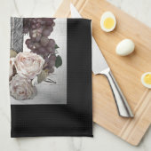 ブルゴーニュ&ブラックのワイン、ブドウ&バラ キッチンタオル (四つ折り)