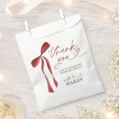 ブルゴーニュ・ボウ結び目ブライダルシャワー フェイバーバッグ (クリップ留めされた状態)