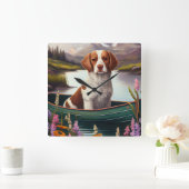 ブルターニースパニエル犬オンのパドル:風光明媚な冒険 スクエア壁時計 (ホーム)