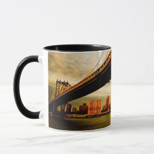 ブルックリンの側面(NYC)からのマンハッタン橋眺め マグカップ