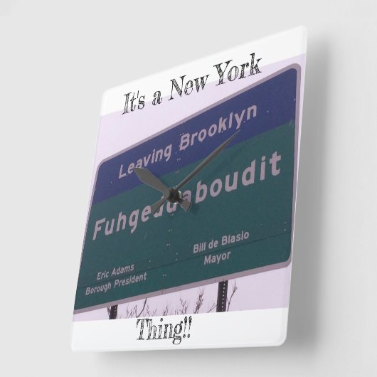 ブルックリンニューヨークFuhgeddabouditを去ること スクエア壁時計 (傾斜)