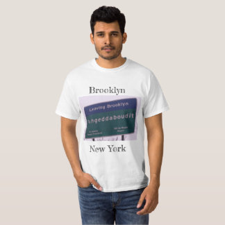 ブルックリンニューヨークFuhgeddabouditを去ること Tシャツ