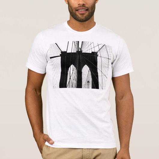 ブルックリン橋のシルエットの黒 Tシャツ (正面)