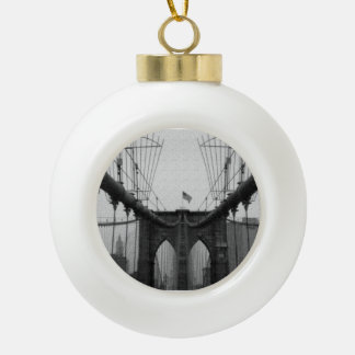 ブルックリン橋の白黒オーナメントのクリスマス セラミックボールオーナメント