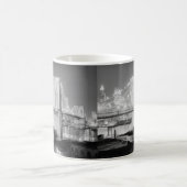 ブルックリン橋の黒及び白 コーヒーマグカップ (中央)
