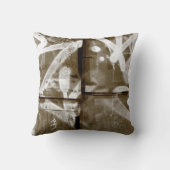 ブルックリン、ニューヨークシティの落書きの壁 クッション (裏面)