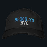 ブルックリンNYCオンブラックヴィンテージスタイル 刺繍入りキャップ<br><div class="desc">BROOKLYN NYCの玉とブラックヴィンテージの綿帽子にライトブルーの動揺してスタイル刺繍。刺繍は、「編集デザイン」ツールボタンを選択して他の色の選択にカスタマイズ可能。メインアイテムページで色の選択を選択することもできます。</div>