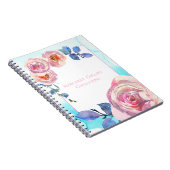 ブルッシュピンクのバラ on 青いカスタムネーム入り ノートブック (右側)