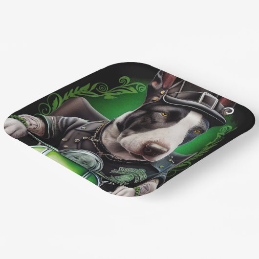 ブルテリア犬が自転車を運転する聖パトリックの日 ペーパープレート (傾斜あり)