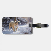 ブルドッグがそれを雪のクリスマスのブラシを渡す ラゲッジタグ (裏面横)