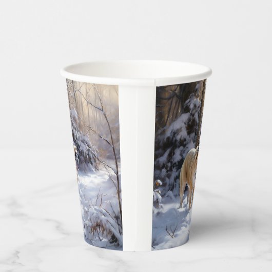 ブルドッグがそれを雪のクリスマスのブラシを渡す 紙コップ (右)