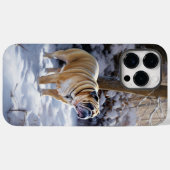 ブルドッグがそれを雪のクリスマスのブラシを渡す Case-Mate iPhoneケース (裏面 (横))