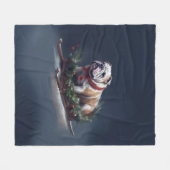 ブルドッグクリスマスの冬 フリースブランケット (正面(横))