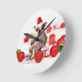 ブルドッグクリスマスギフトボックスオーナメントレッドサンタハット ラウンド壁時計 (傾斜)