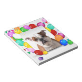 ブルドッグドッグとカラフルバルーン誕生日テーマ ノートパッド (アングル)