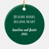 ブルドッグパーソナライズされたナースクリスマスキープサケ セラミックオーナメント (裏面)