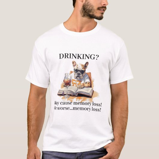 ブルドッグフランスのの読飲み物は記憶障害を引き起こす可能性がある Tシャツ (正面)