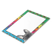 ブルドッグフランスのカラフル犬の足パターン ノートパッド (アングル)