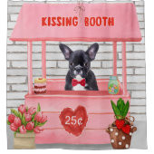 ブルドッグフランスのバレンタインデーキスをするブース シャワーカーテン (正面)
