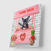 ブルドッグフランスのバレンタインデーキスをするブース スクエア壁時計 (傾斜)