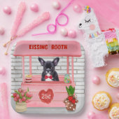 ブルドッグフランスのバレンタインデーキスをするブース ペーパープレート (パーティー)