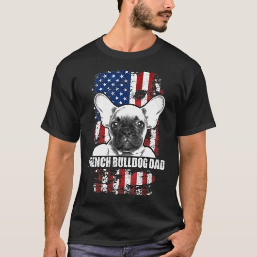ブルドッグフランスのパパア誇りを持ったメリカ国旗の犬 Tシャツ (正面)