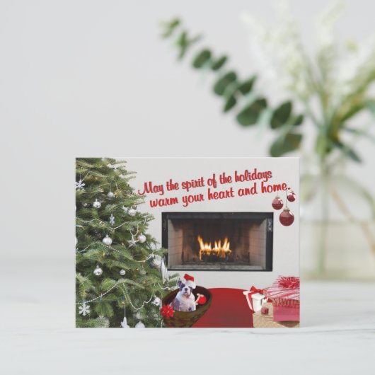 ブルドッグ子犬の暖かい暖炉のシーンのクリスマスの願い シーズンポストカード (スタンド正面)