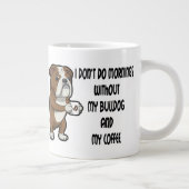 ブルドッグ犬が朝に繁殖しコーヒーを飲む ジャンボコーヒーマグカップ (右)