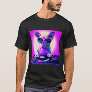 ブルドッグVaporwave Dj犬の美女の子 Tシャツ