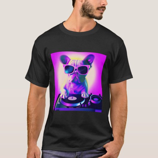 ブルドッグVaporwave Dj犬の美女の子 Tシャツ (正面)