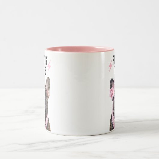 ブルドフランスのッグランニングの物 ツートーンマグカップ (中央)