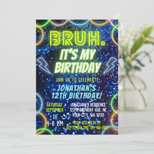 ブルネオングローブルーグリーンボーイおもしろい誕生日 招待状 (スタンド正面)