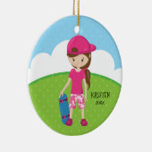 ブルネットのスケートボードの女の子のパーソナライズなクリスマス セラミックオーナメント (右)