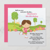 ブルネットガールスケートで滑る誕生日パーティーの招待 招待状 (正面/裏面)