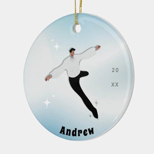 ブルネットボーイ姿アイススケートで滑るキッド名&年 セラミックオーナメント (左)