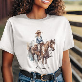 ブルネット女性のカーボーイ水色の馬に乗る Tシャツ