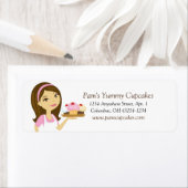 ブルネット/ピンクカップケーキベイカー差出人住所ラベル ラベル (インサイチュ)