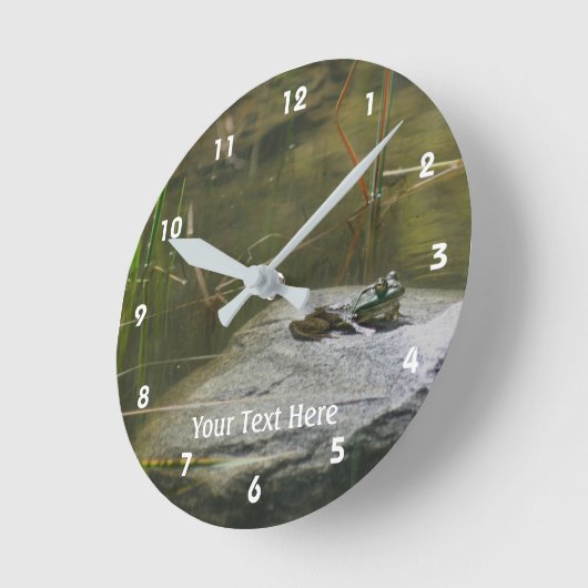 ブルフロッグの日差しが岩の自然 ラウンド壁時計 (傾斜)