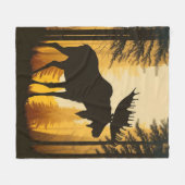 ブルムースシルエット霧がかった森の夜明け フリースブランケット (正面(横))