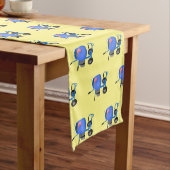 ブルーおもしろいセメントミキサー漫画イラストレーション ショートテーブルランナー (インサイチュ)