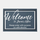 ブルーおもしろい名前をカスタムするオフィスワークプレイスドアマット ドアマット (正面)