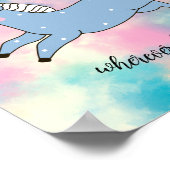 ブルーお洒落飛んでいるユニコーンonパステルクラウド ポスター (角)