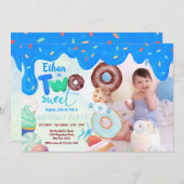 ブルーつや消し2つの甘い男の子のドーナツの誕生日 招待状 (正面/裏面)