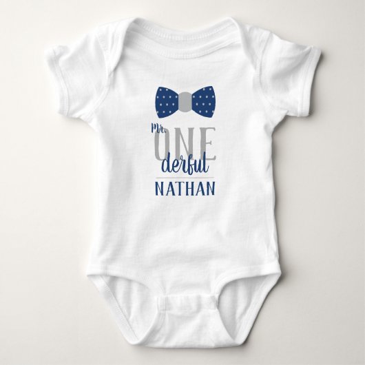 ブルーとグレーの素敵な誕生日シャツ ベビーボディスーツ (正面)