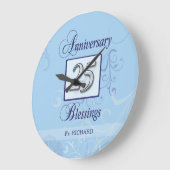 ブルーとシルバーで25周年記念を祝おう ラージ壁時計 (傾斜)