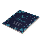 ブルーとシルバーの雪片ベビー誕生統計 タイル (側面)