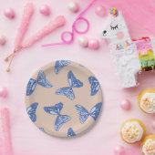 ブルーとタン コテージコア バタフライ ペーパープレート (パーティー)