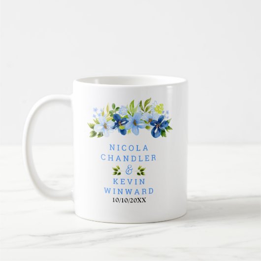 ブルーとネイビーの花と葉っぱのウェディング コーヒーマグカップ (左)