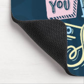 ブルーとピンクのレタリング引用文 マウスパッド (コーナー)